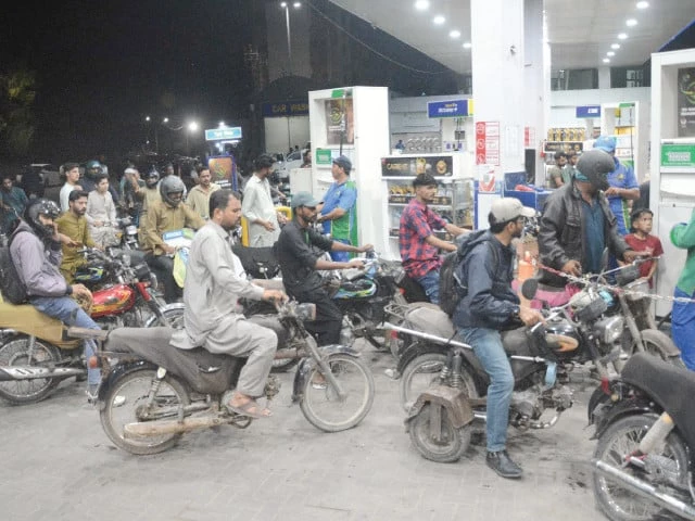 Govt reduces petrol price by Rs2.20, HSD by Rs1.50 for Aug 8