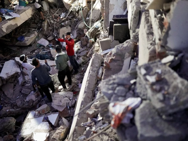 Colombia rescue efforts press on after quake, death toll expected to rise