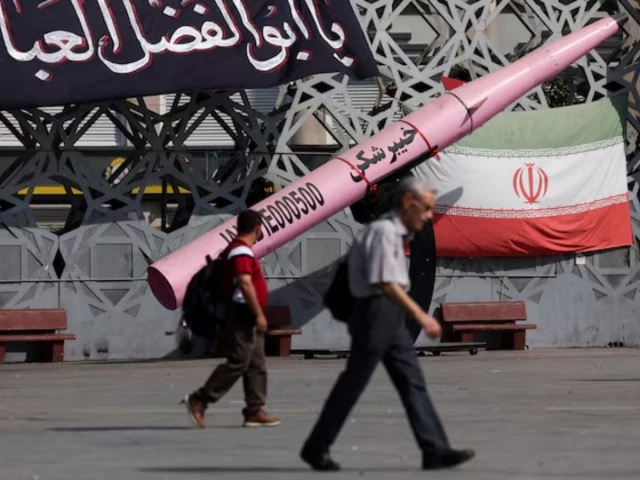 Analysis: Trump's Iran dilemma deepens as war drags on with no clear exit