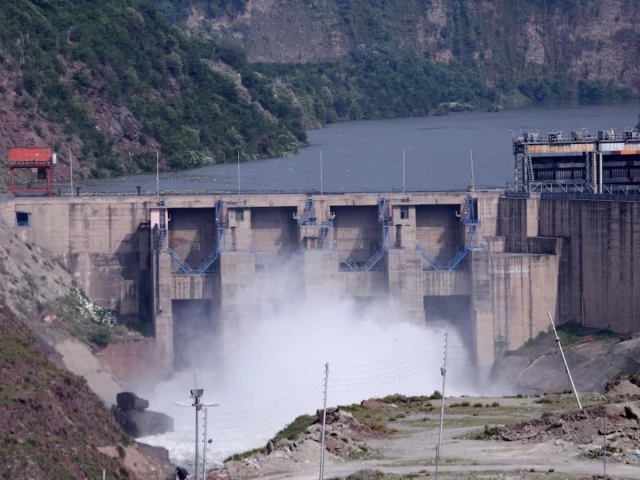 Arbitration court orders India to suspend work on hydro projects, uphold IWT with Pakistan
