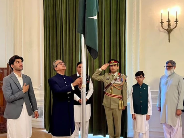 Ambassador Asim spotlights Pakistan’s global mediation efforts at I-Day event in New York