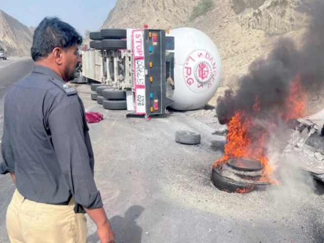 Six burnt to death in Ormara crash