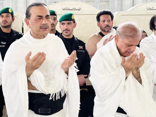 PM Shehbaz, CDF Munir perform Umrah during three-day Saudi visit