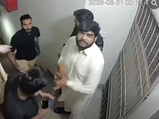 DIG South orders inquiry into viral video of women fighting in Karachi’s Defence