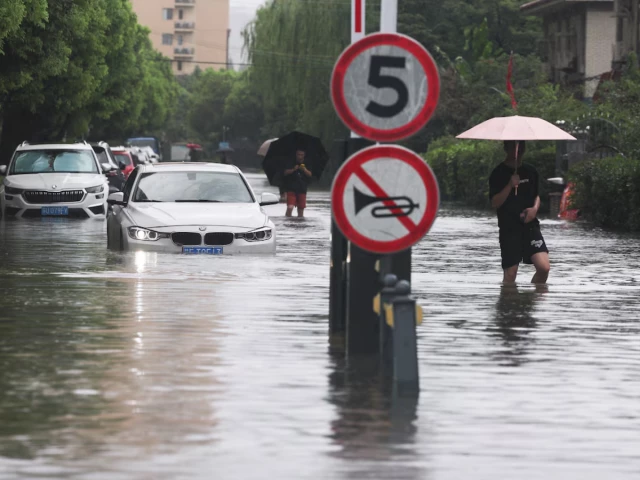 Storms from Dolphin soak China's east, ground nearly 950 Shanghai flights