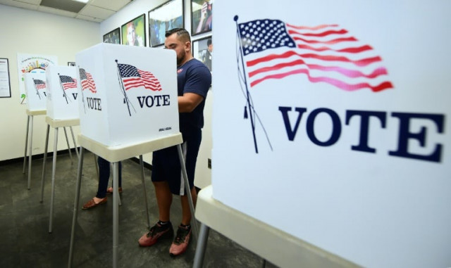 Independent voters shift toward Democrats ahead of US midterms: poll