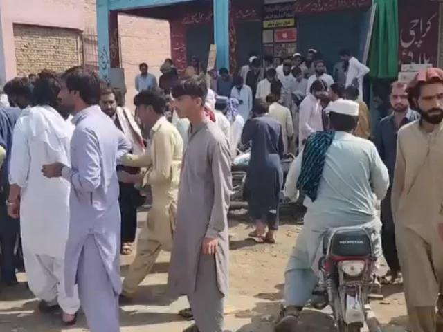 Three traffic wardens martyred after gunmen attack police vehicle in K-P’s Tank