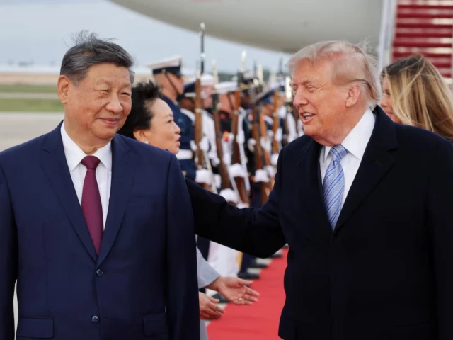 Xi receives rare US airport welcome from Trump, First Lady 