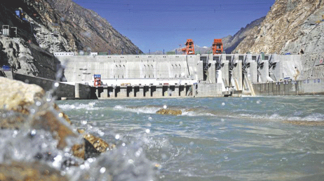 Protesters clash with police over India dam project bordering China