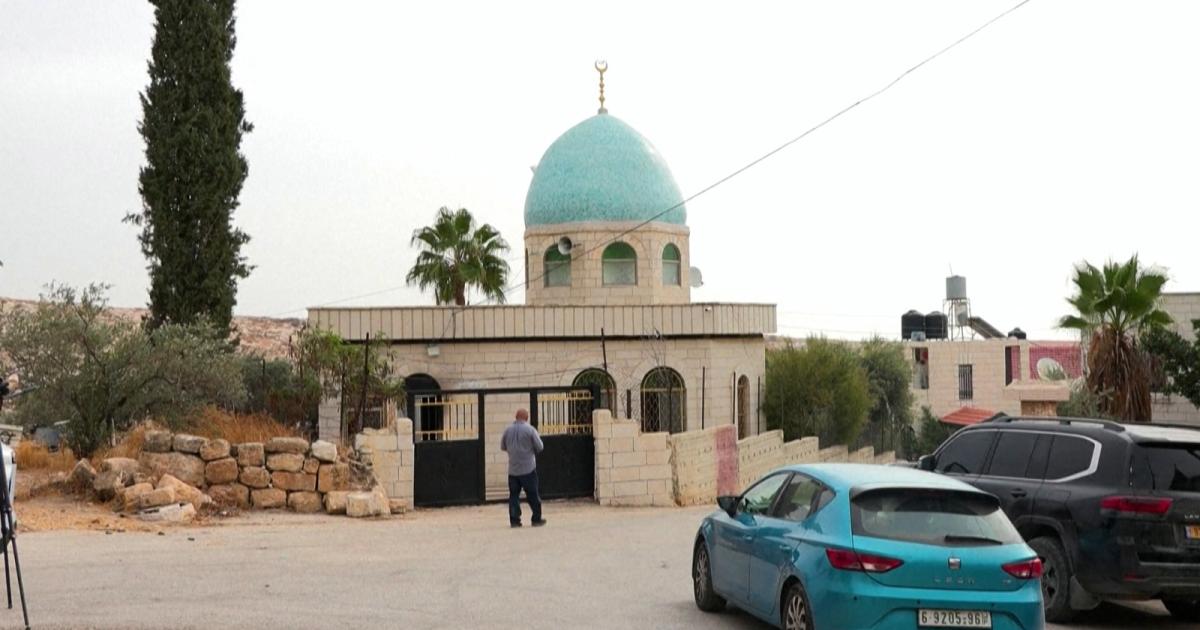 مقبوضہ مغربی کنارے میں اسرائیلی آباد کاروں نے مسجد کو آگ لگا دی