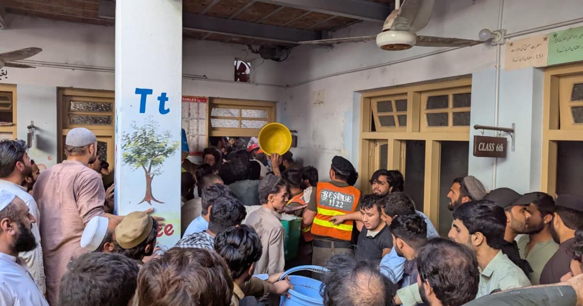 پشاور: نجی سکول کی چھت گرنے سے 17 بچوں کی اموات