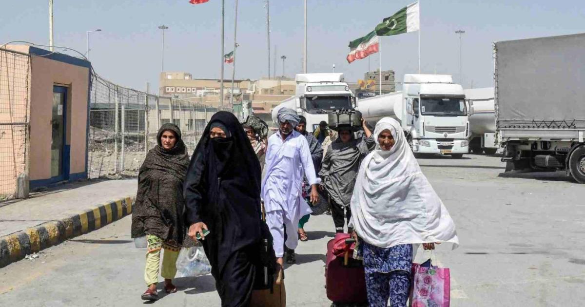 ایران، عراق جانے والے پاکستانی زائرین کو پروازوں کی پیشگی تصدیق کی ہدایت