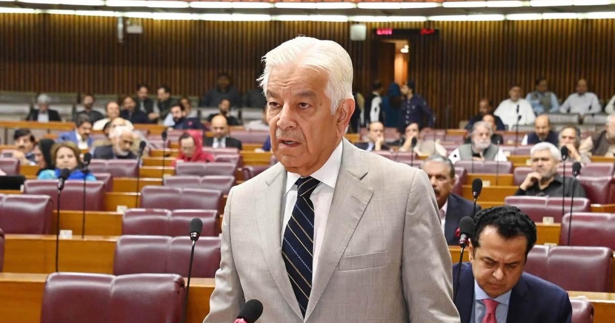تہران میں جو ہوا وہ وزارت دفاع کا مینڈیٹ نہیں تھا: خواجہ آصف کا فضل الرحمن کو جواب
