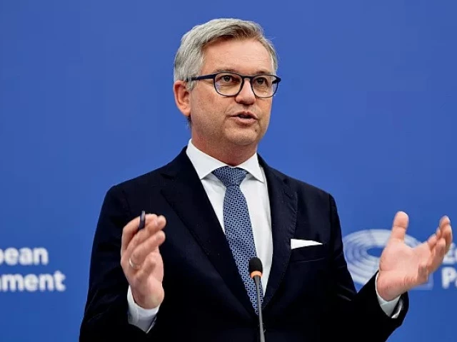 EU wants more legal migration from Pakistan
