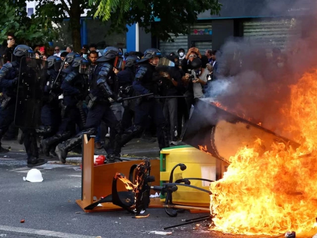 Trump blames France unrest on 'mass migration', Islam