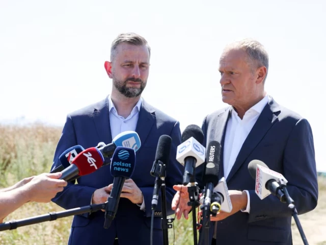 Polish security services meet after 'serious' threat to PM and defence minister