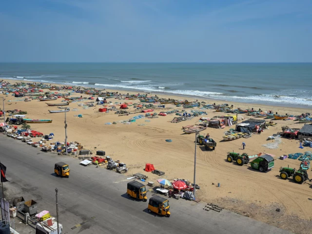 Six killed in cyclone off India's eastern coast