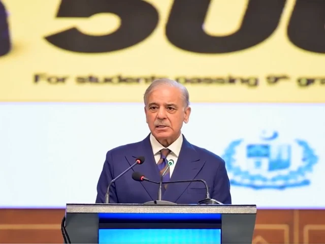 PM kicks off distribution of 500,000 Chromebooks, internet devices to students